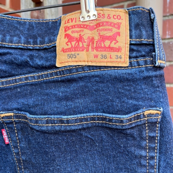 Men's classic Levi, 505 jeans, size 36/34, dark navy color - Picture 5 of 6